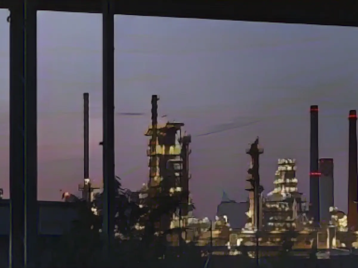 Industry records significantly fewer orders