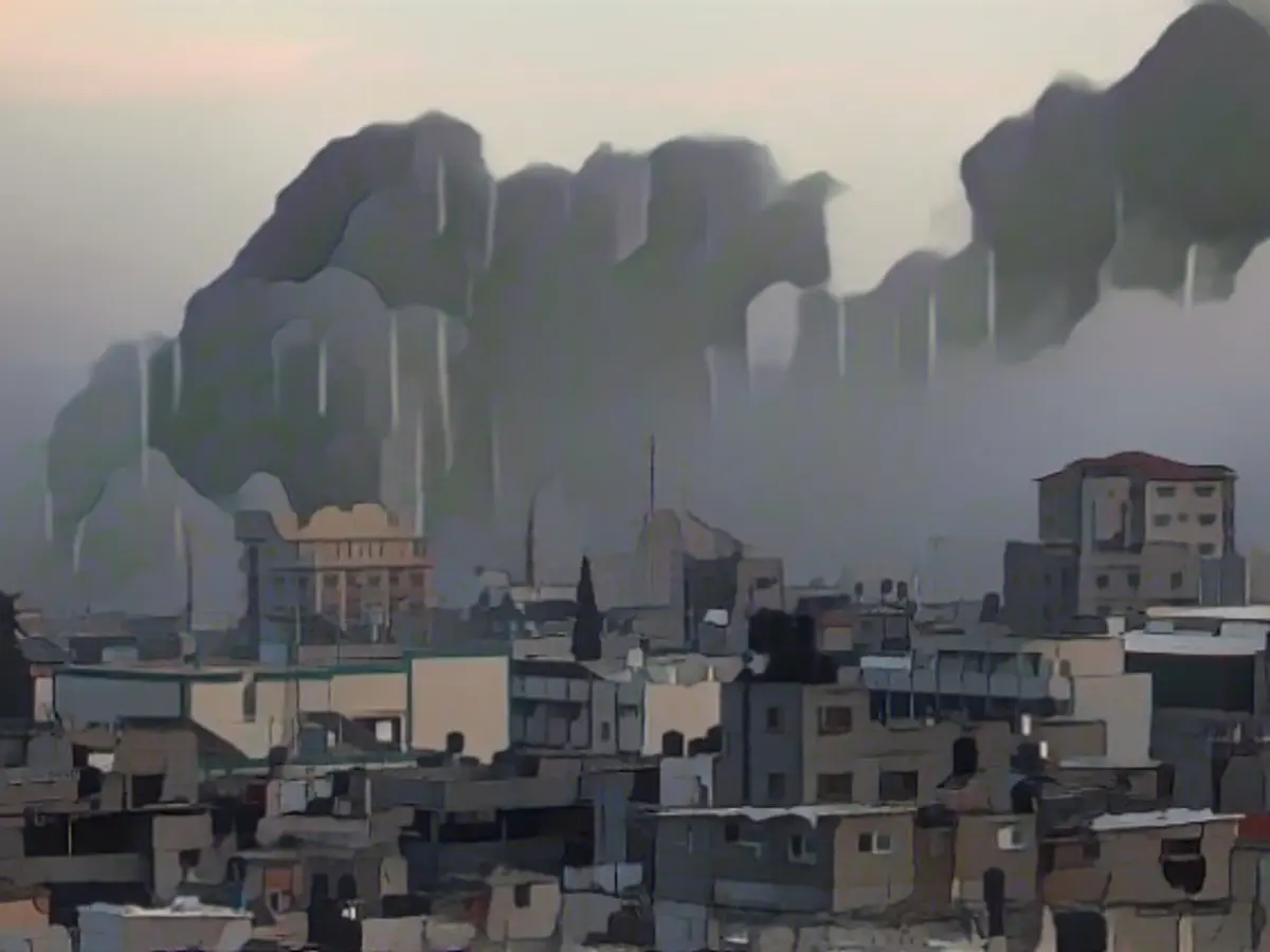 Israeli tanks roll into southern Gaza Strip