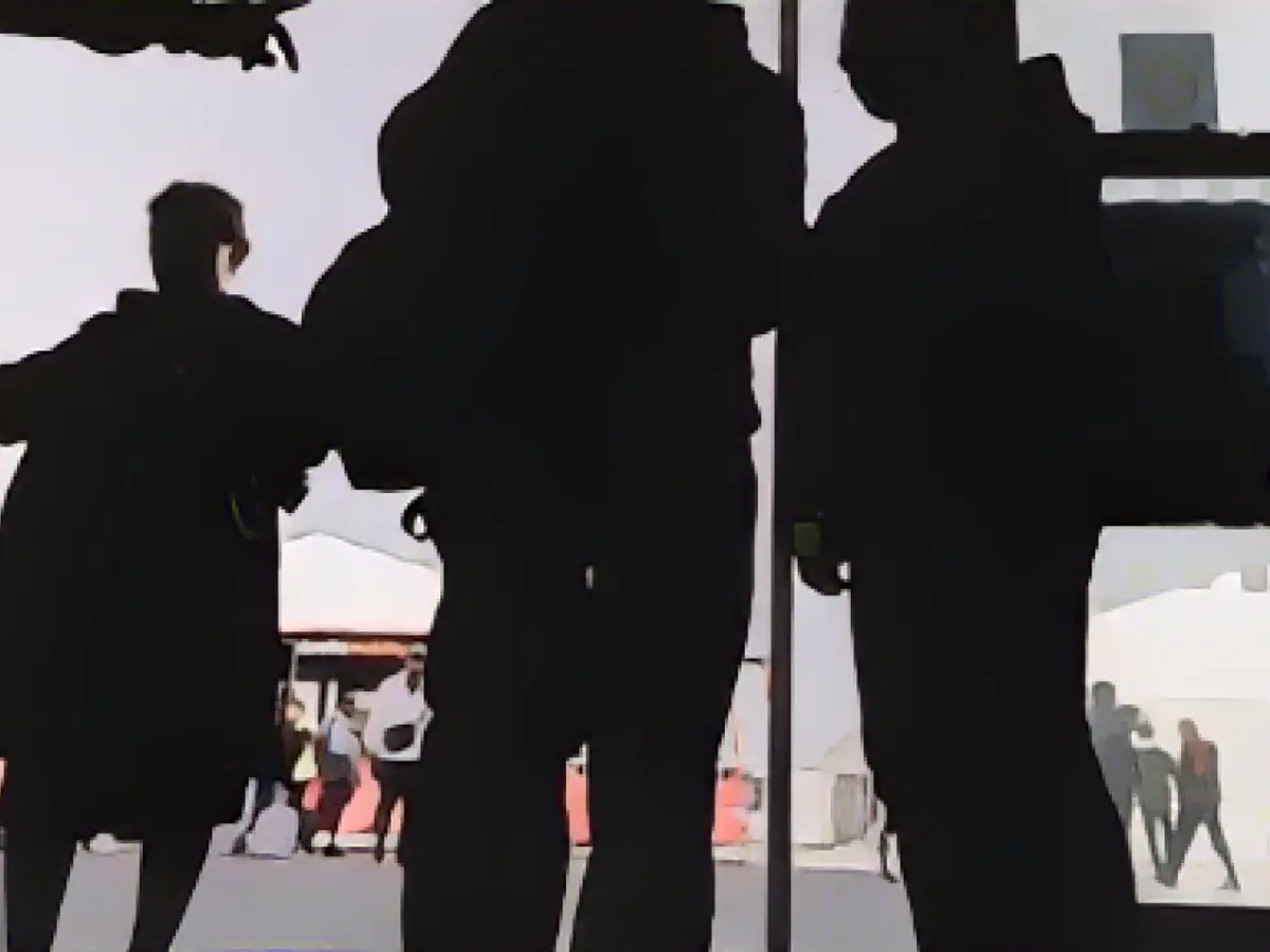 Control in refugee center: 55 guards unfit for duty