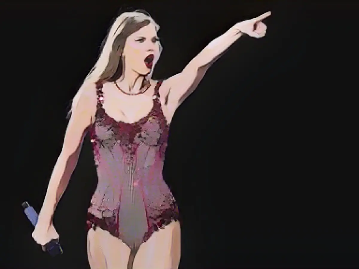 Taylor Swift makes chart history again