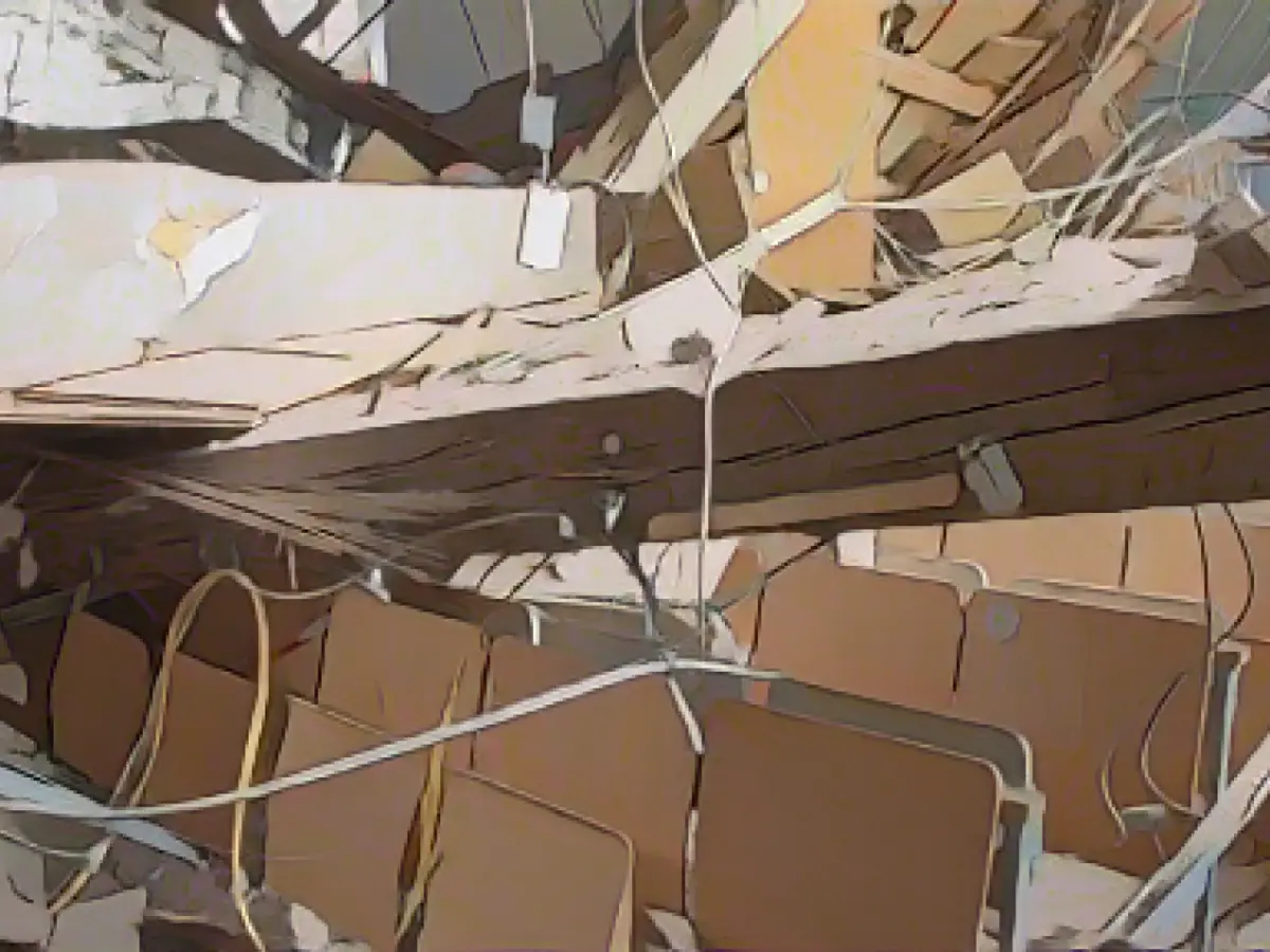 Ceiling of lecture hall at Marburg University collapses