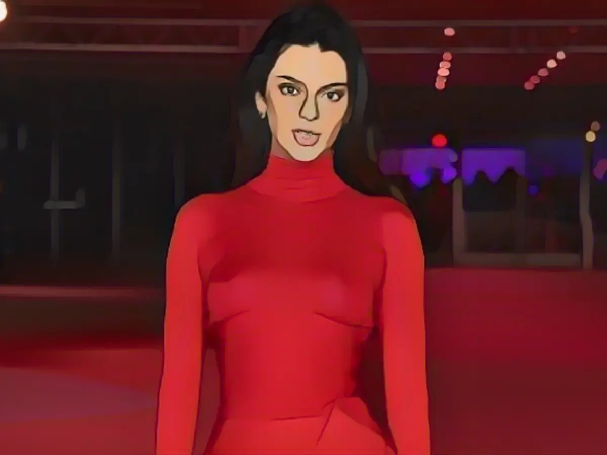 Kendall Jenner ditches the bra