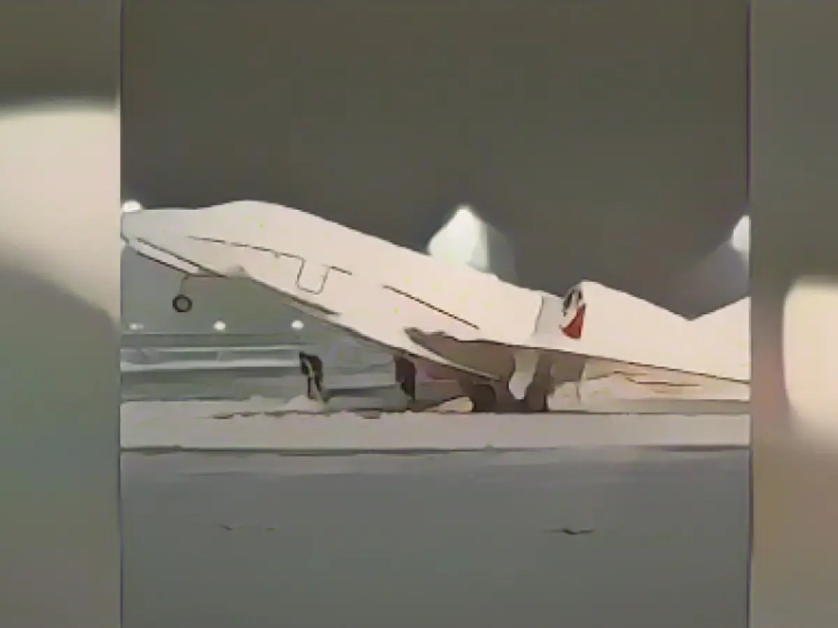 Business jet cannot withstand snow masses - Munich Airport paralyzed