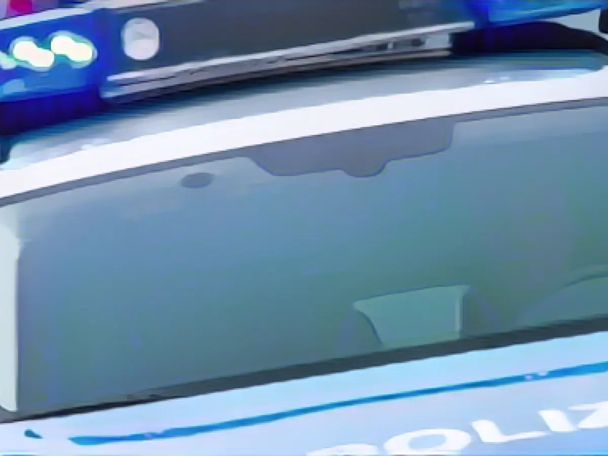 Man injures mother and daughter with knife