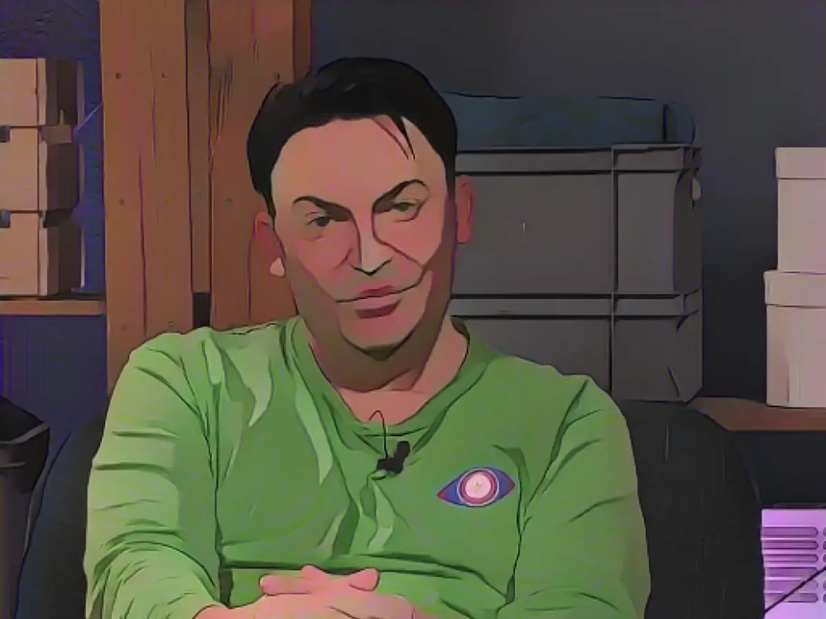 Matthias Mangiapane is out