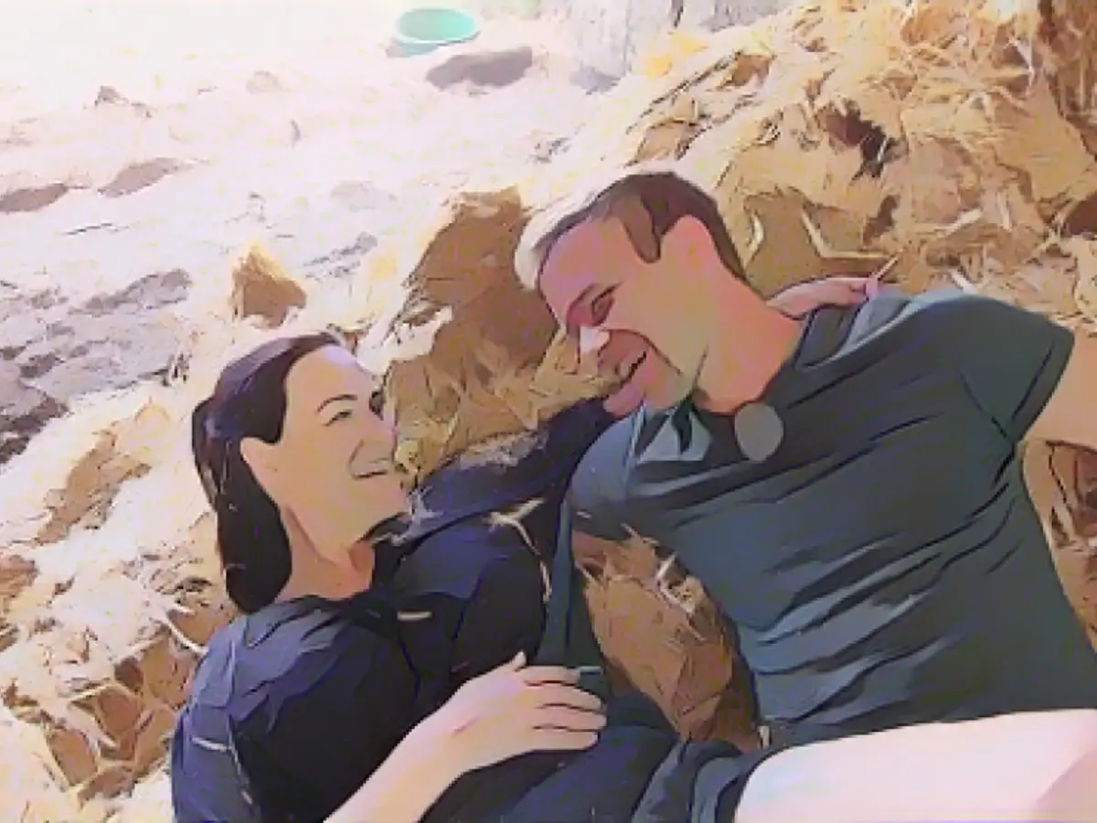 Julia and André end up in the straw