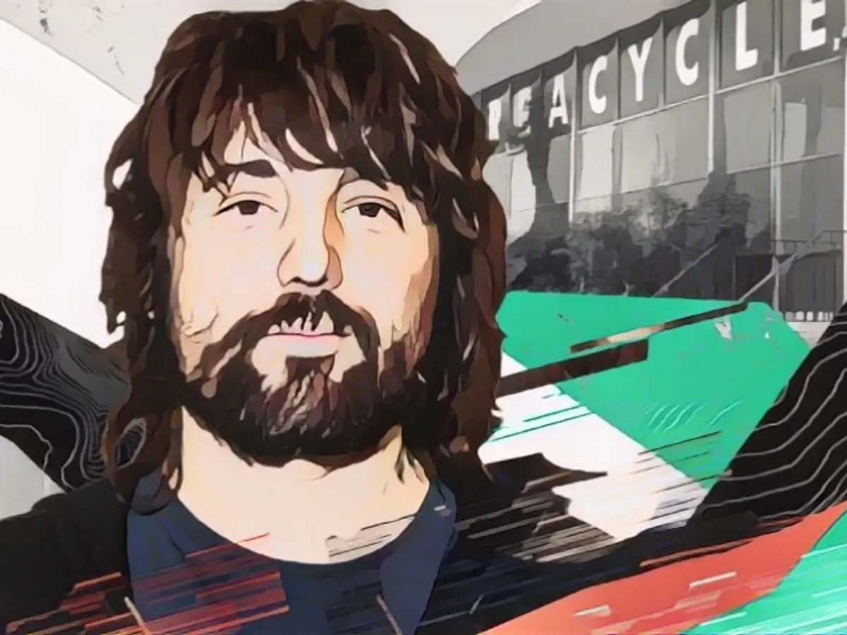 Taco Bell wants you to return used sauce packets so Taco Bell can reuse them