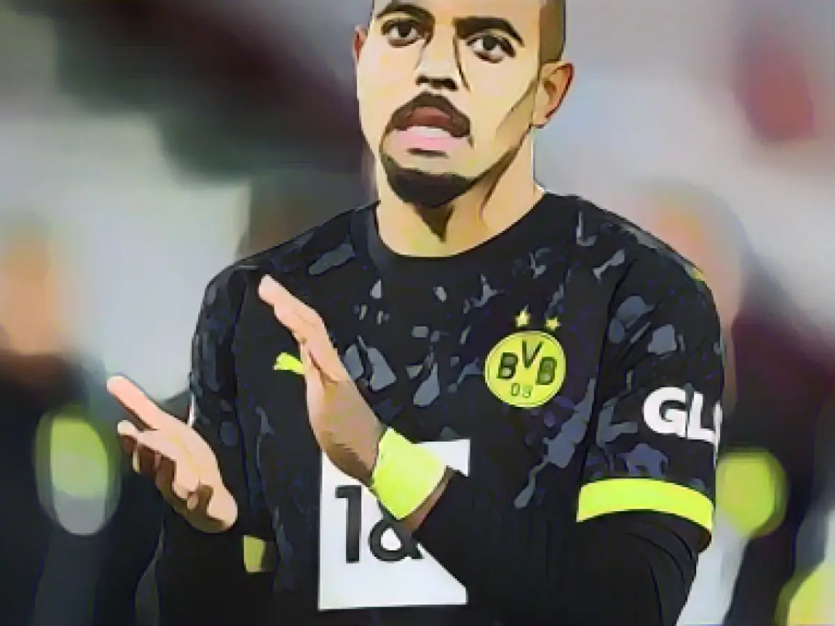 Report: Striker Malen wants to leave BVB