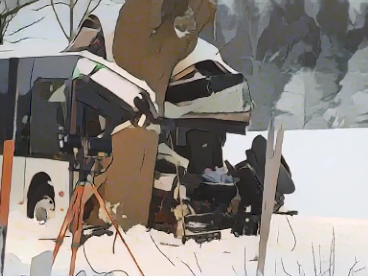 Bus crashes into winter road clearance service and tree - schoolchild dead!