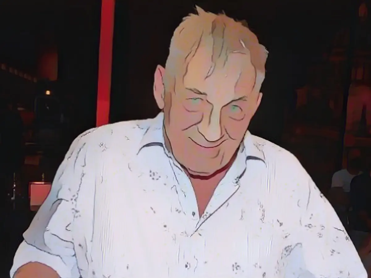 Heinz Hoenig moves into the jungle camp