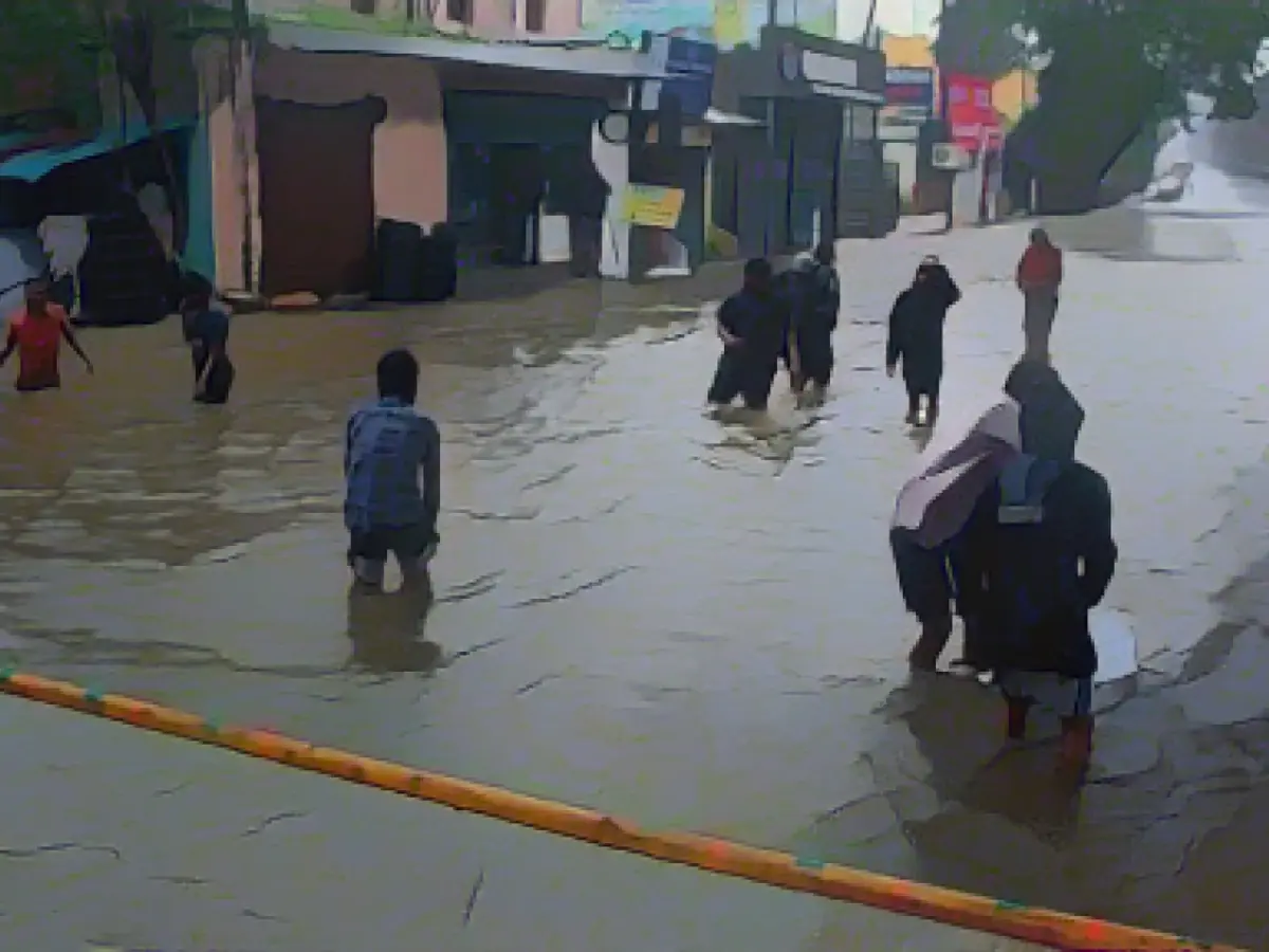 Cyclone approaches South India