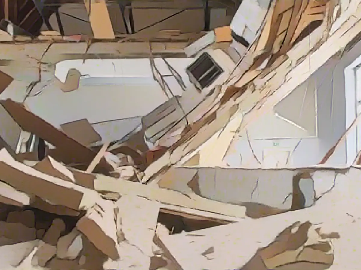 Cause still unclear after lecture hall ceiling collapses