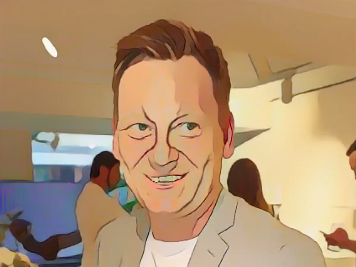 What makes the "King of the Internet" Knossi tick