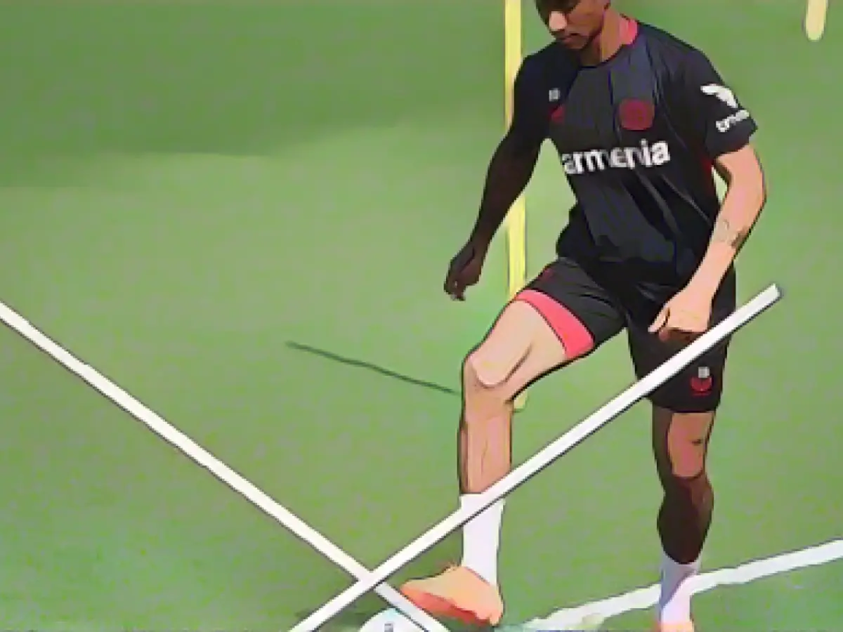 Bayer defender Arthur out for months again