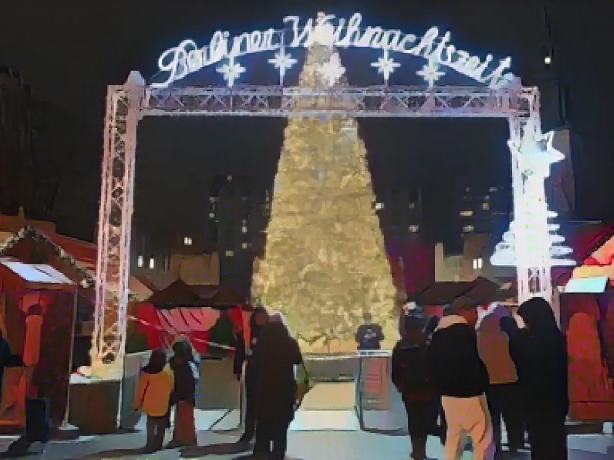 Burning stalls: Christmas market at Alexanderplatz cleared