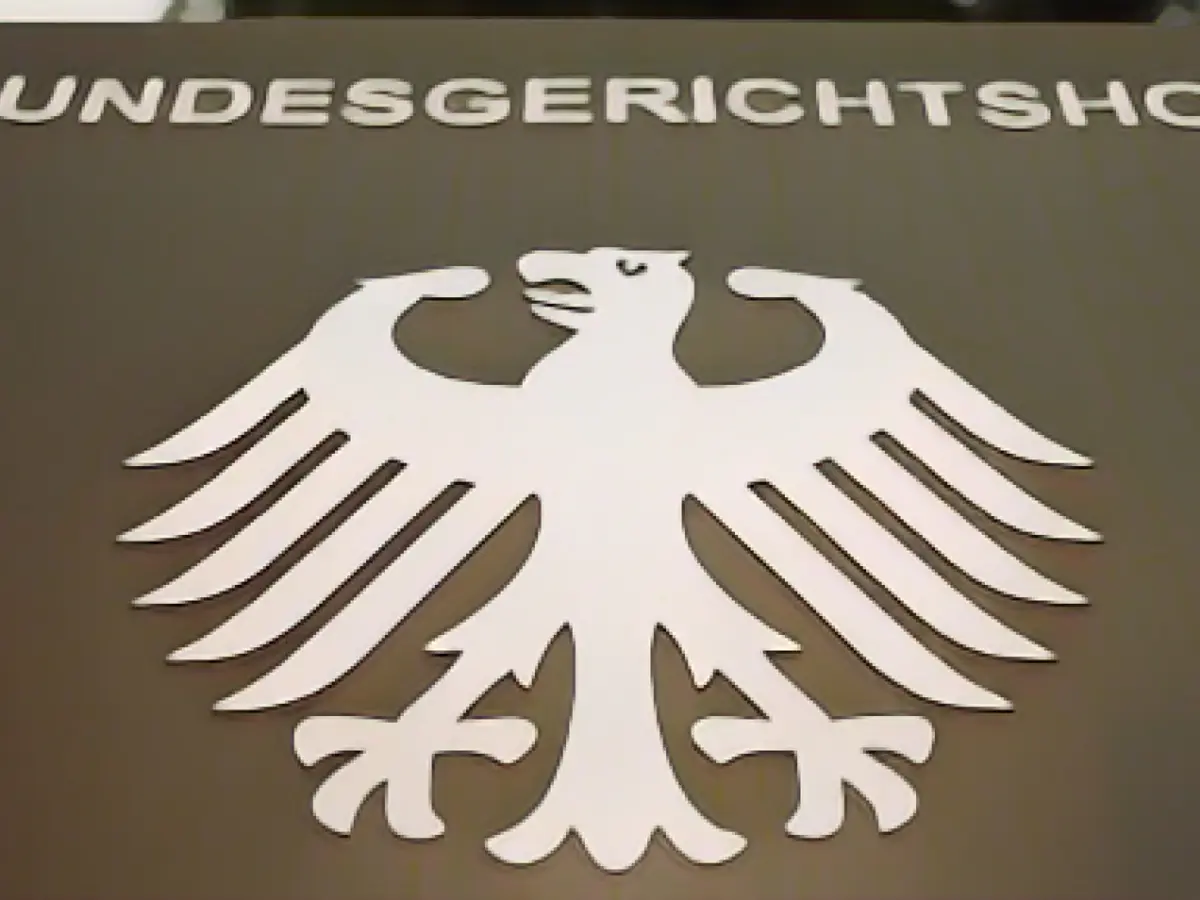 BGH hears case on severed head in front of regional court building