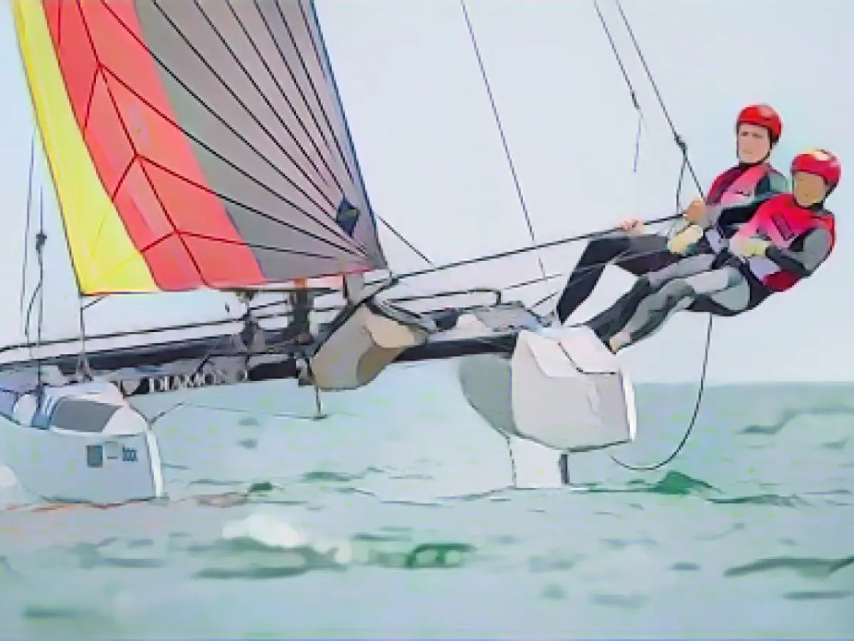 Sailing head coach leaves the ship in the Olympic final sprint