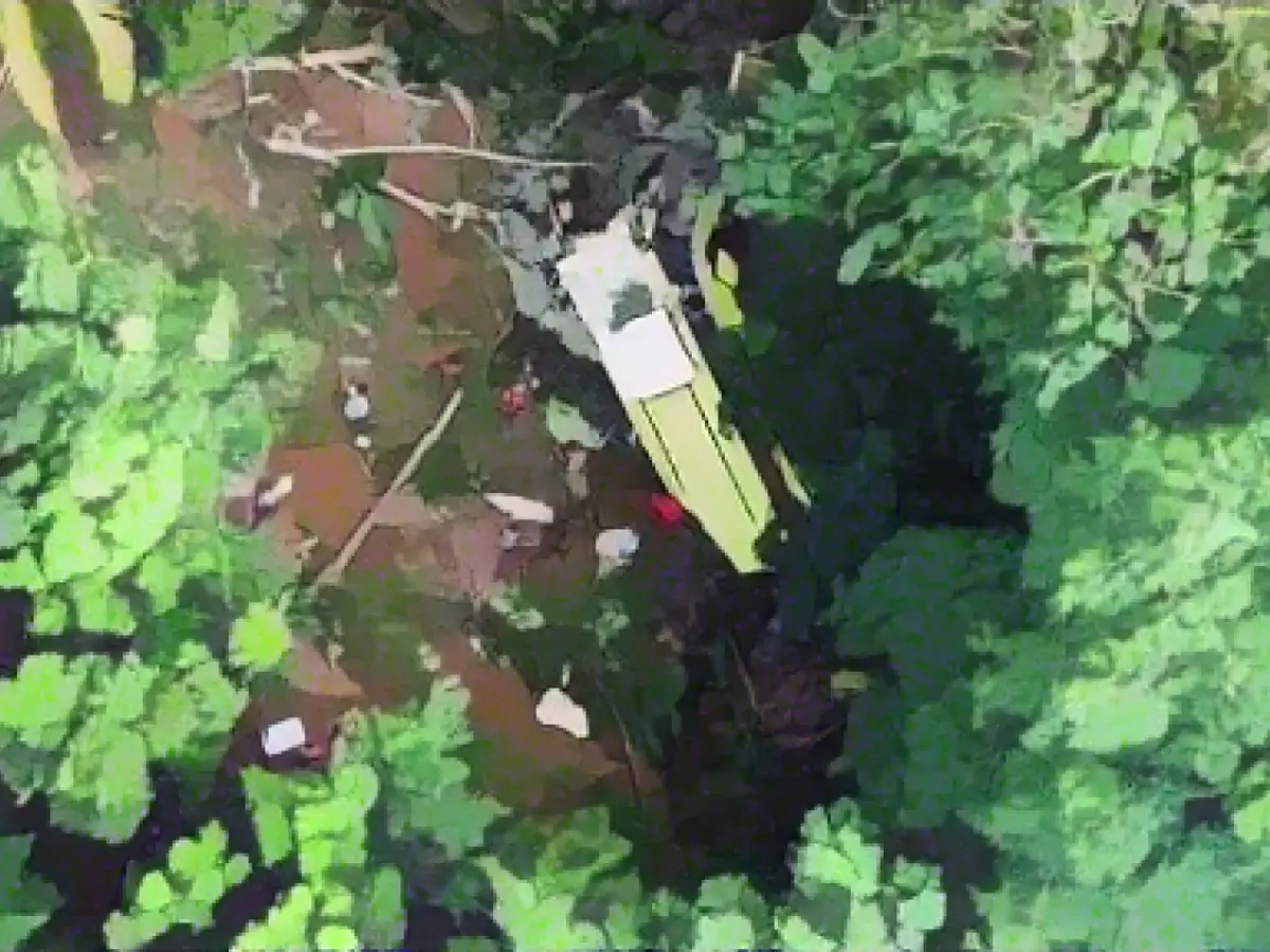 Bus crashes into ravine - number of victims revised to 17