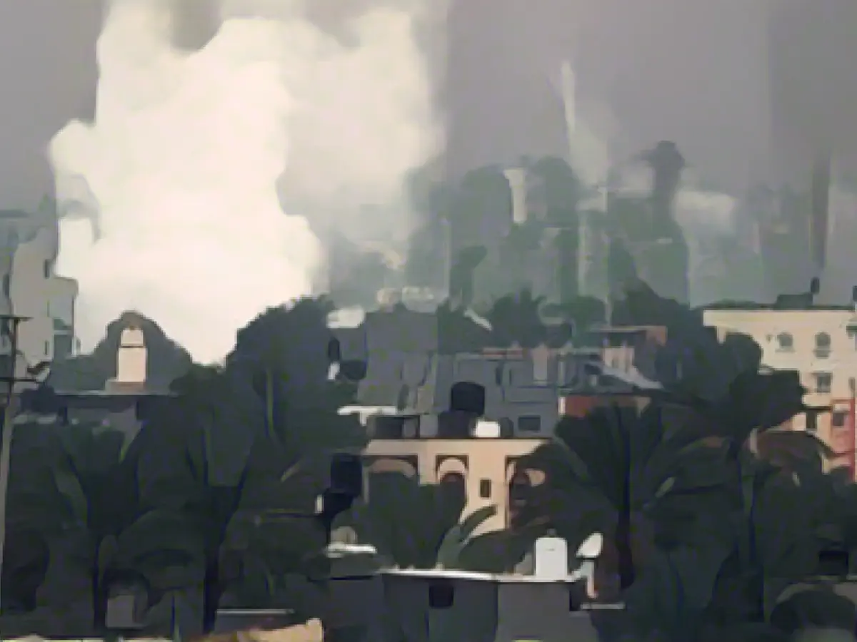 Israeli army surrounds the city of Chan Junis in the south of the Gaza Strip