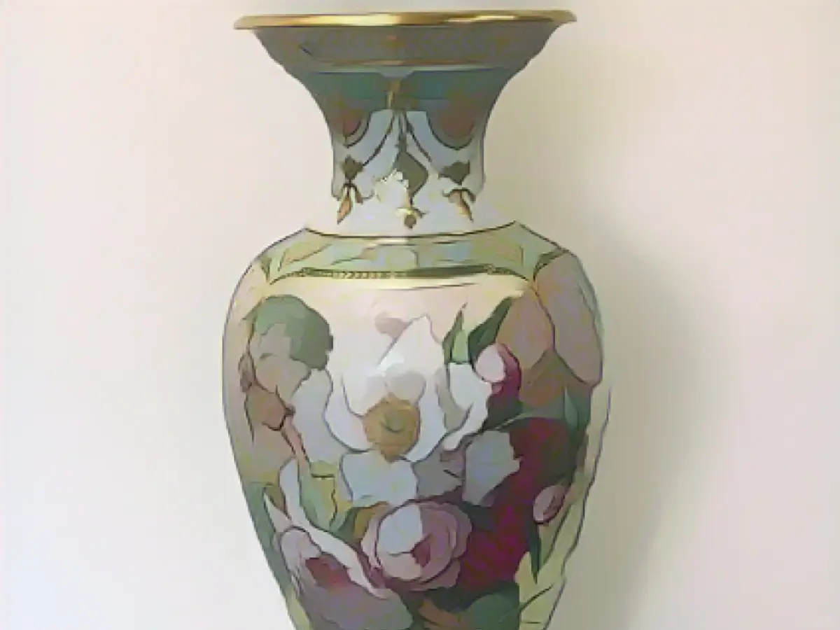Gang of thieves stole this 65,000 euro vase!