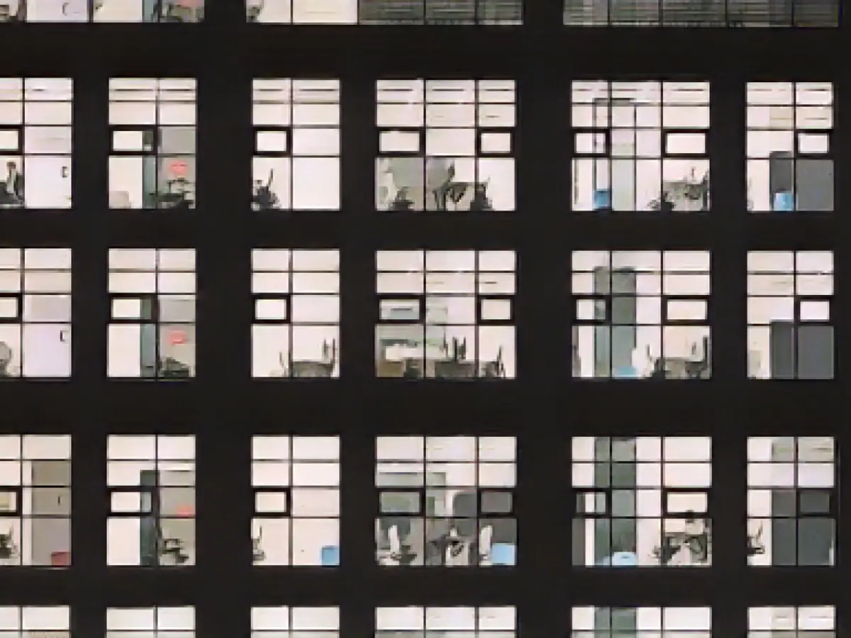 Survey: Not all employees use the Internet in companies