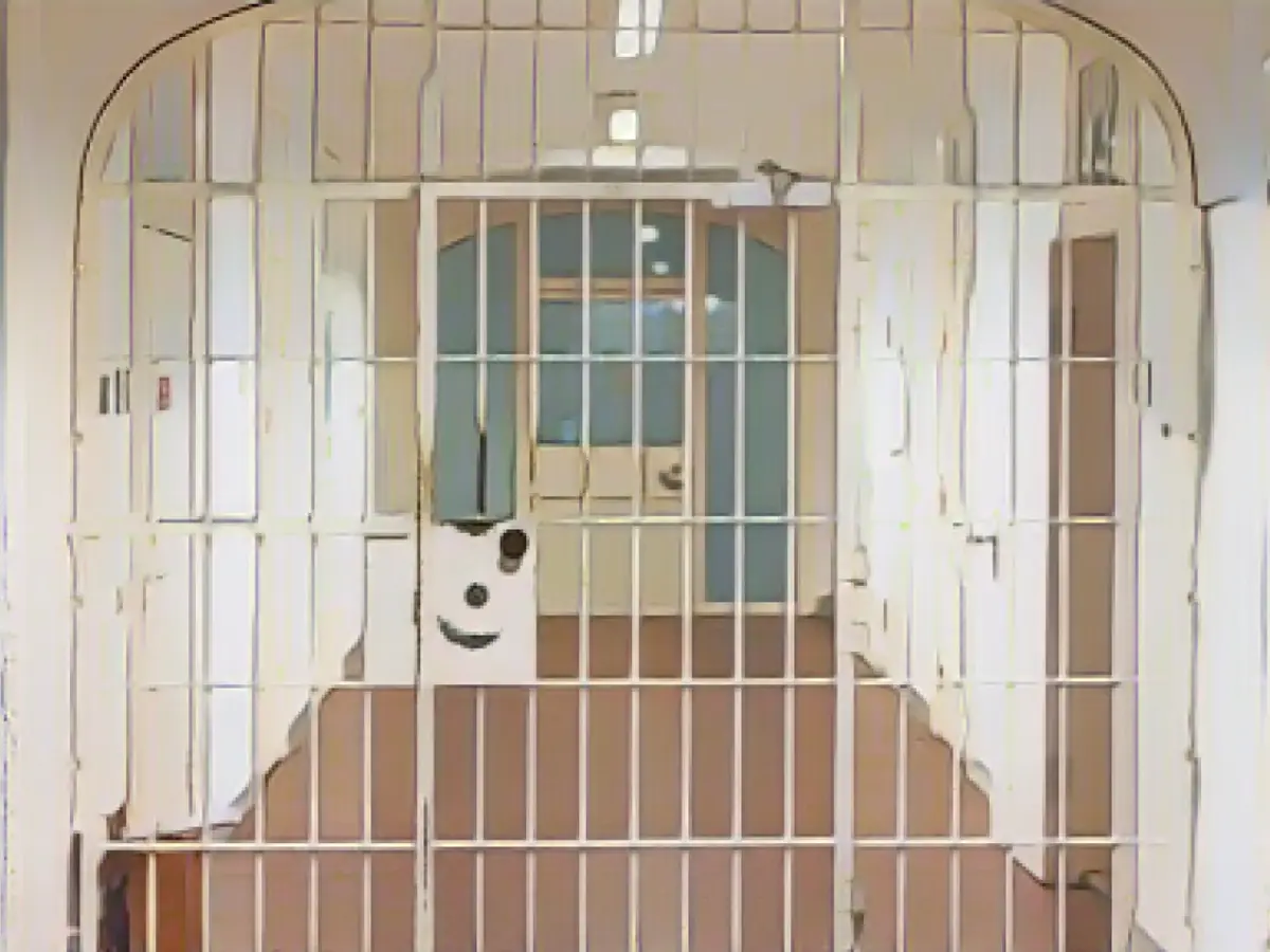 Art student designs new prisoner clothing