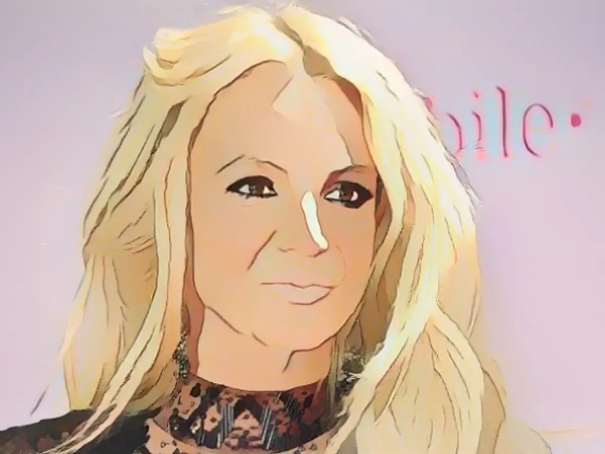 Britney Spears posts photo with father