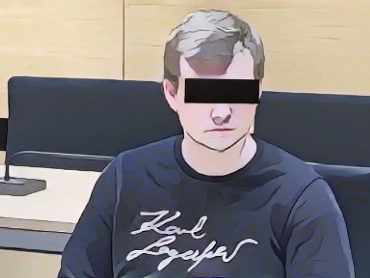 BMW boy (21) drags two police officers with him