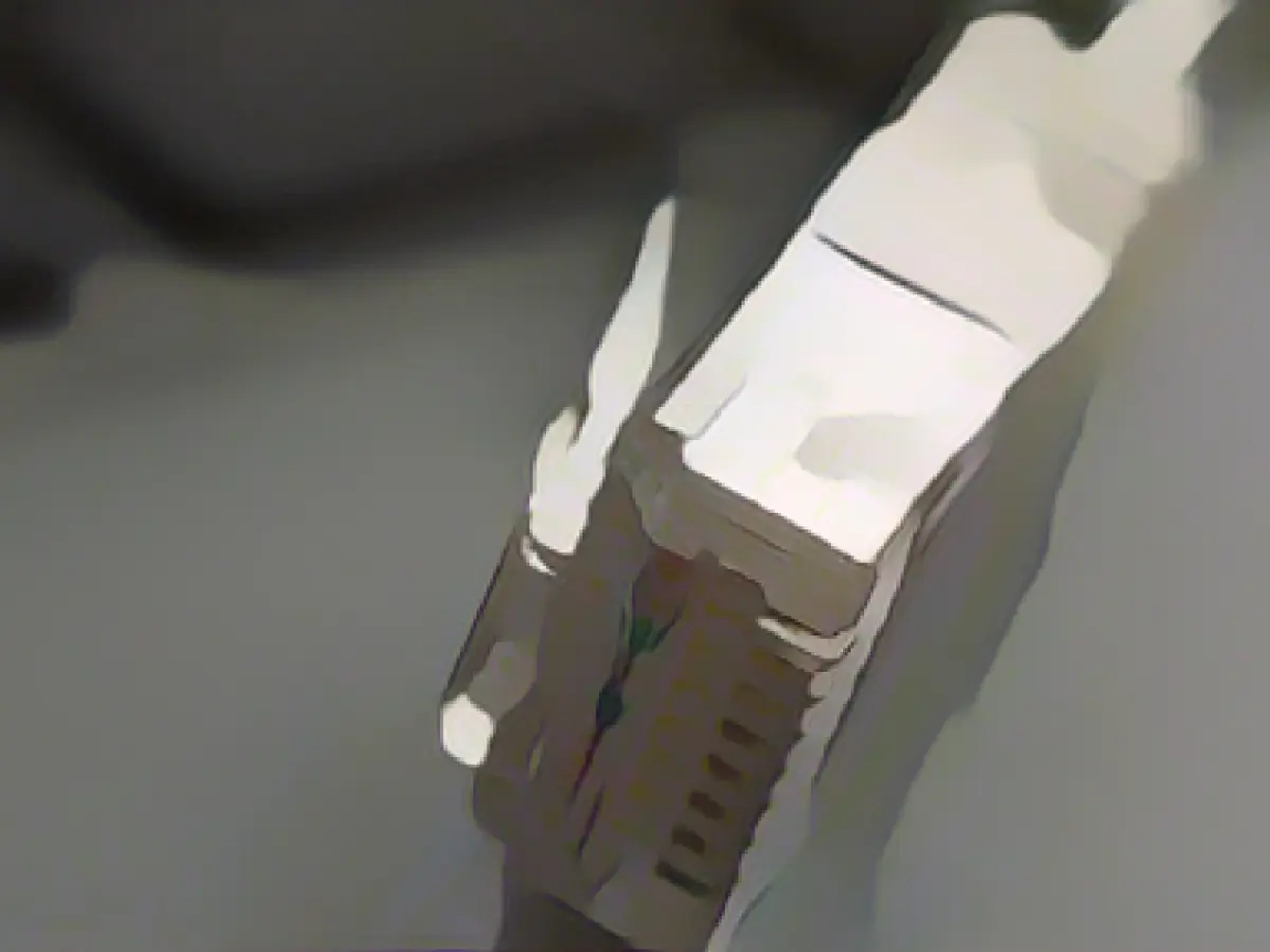 DGB training report: Gaps in digitalization