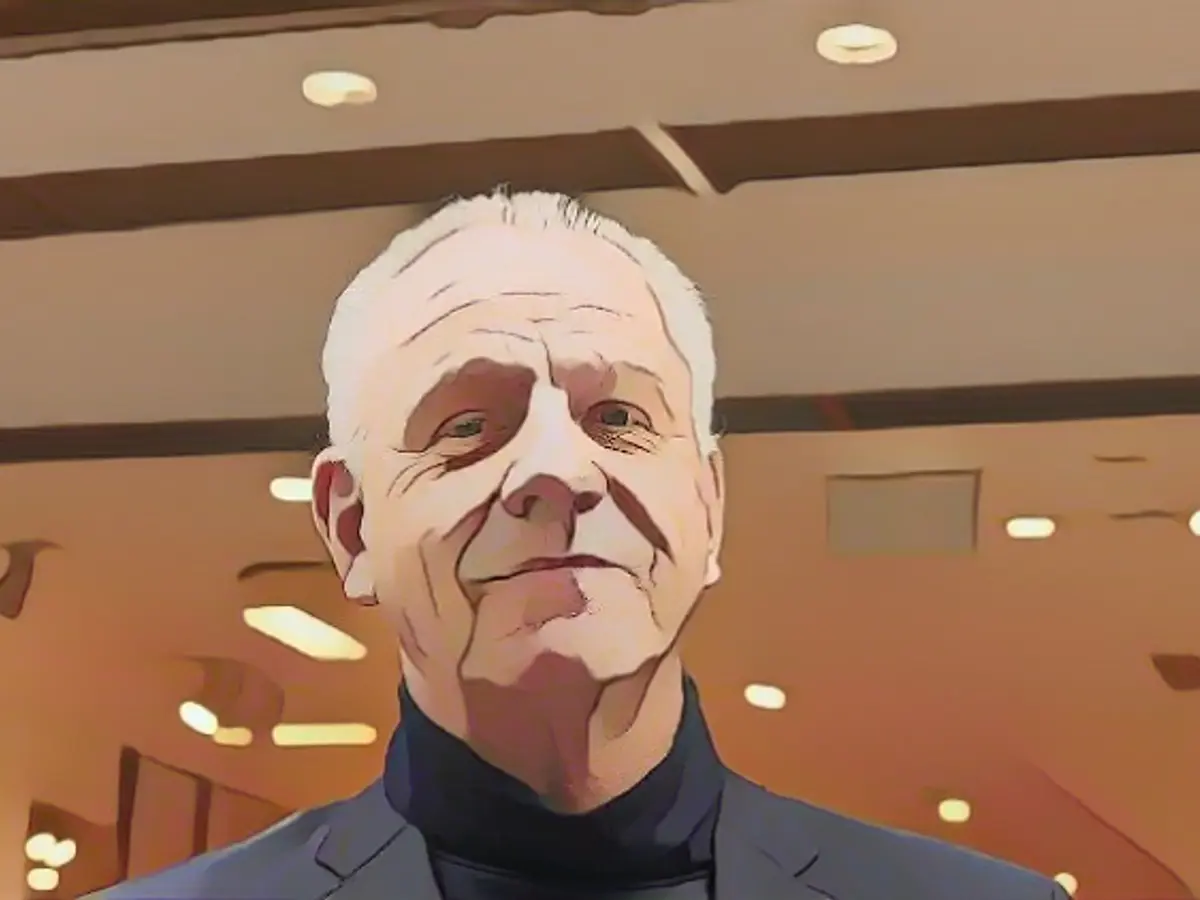 Where is Karstadt rescuer Göbel?