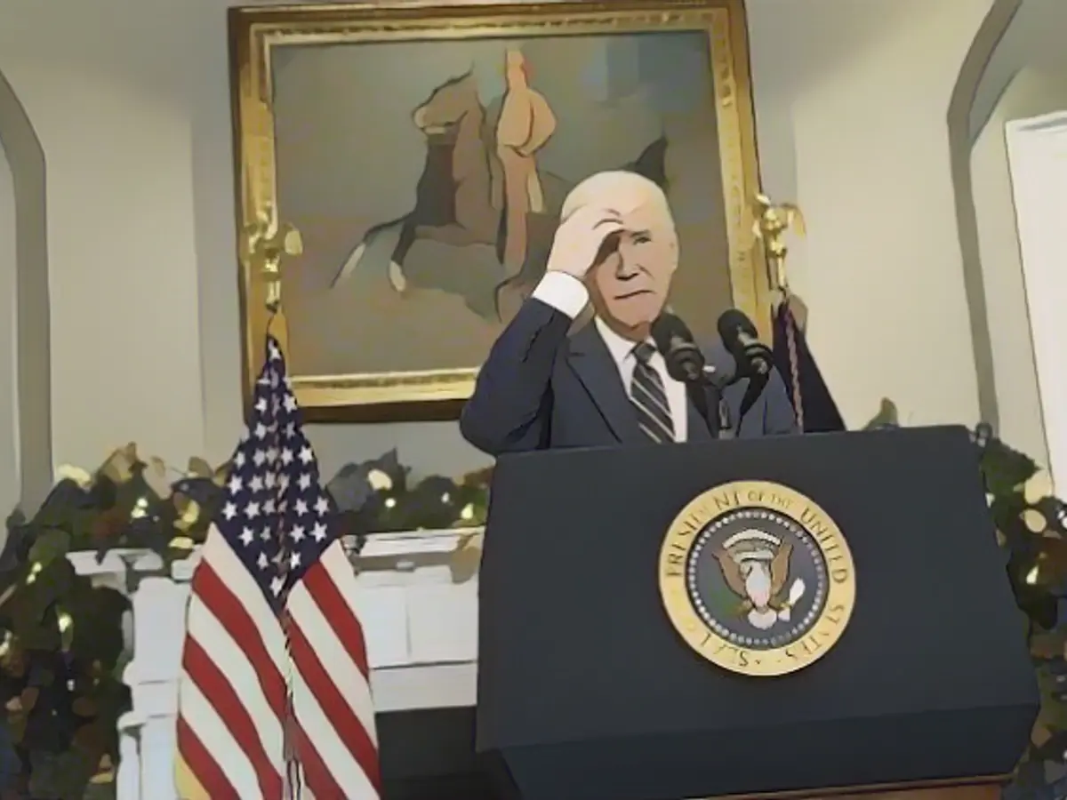 Biden wants to save Ukraine aid through "major compromises"