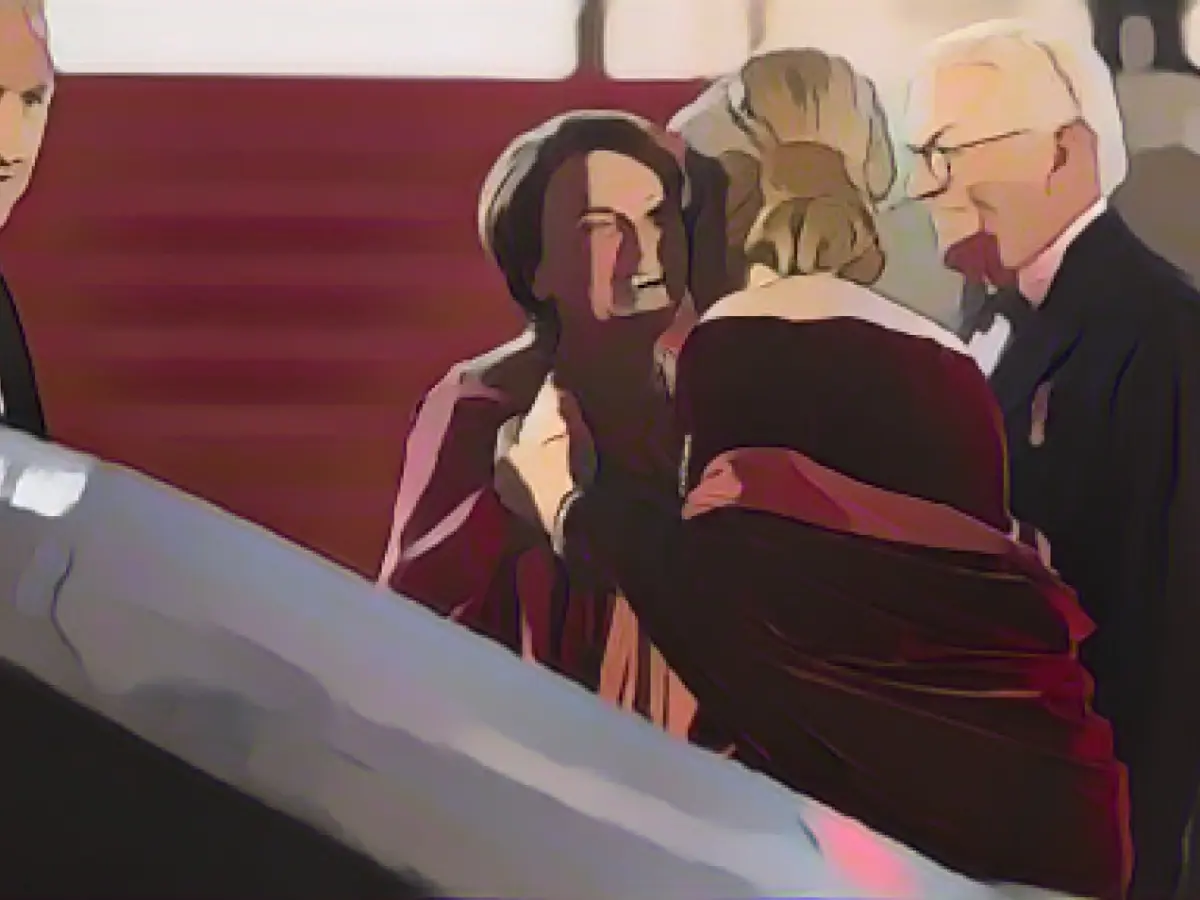 Royal couple in Dresden: Frauenkirche and Christmas market