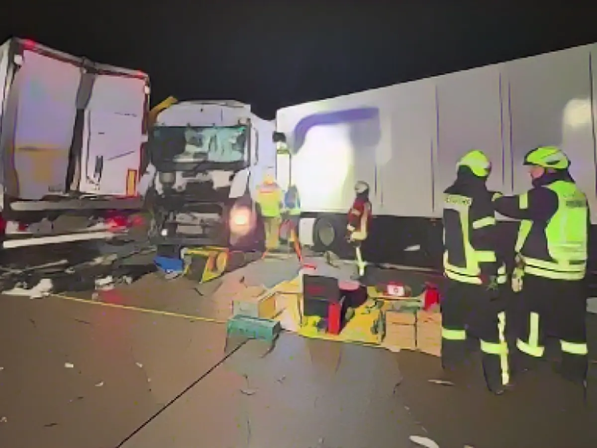 Freeway closed after truck crash