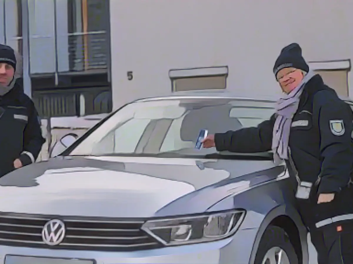 Chocolate instead of parking tickets - police reward drivers