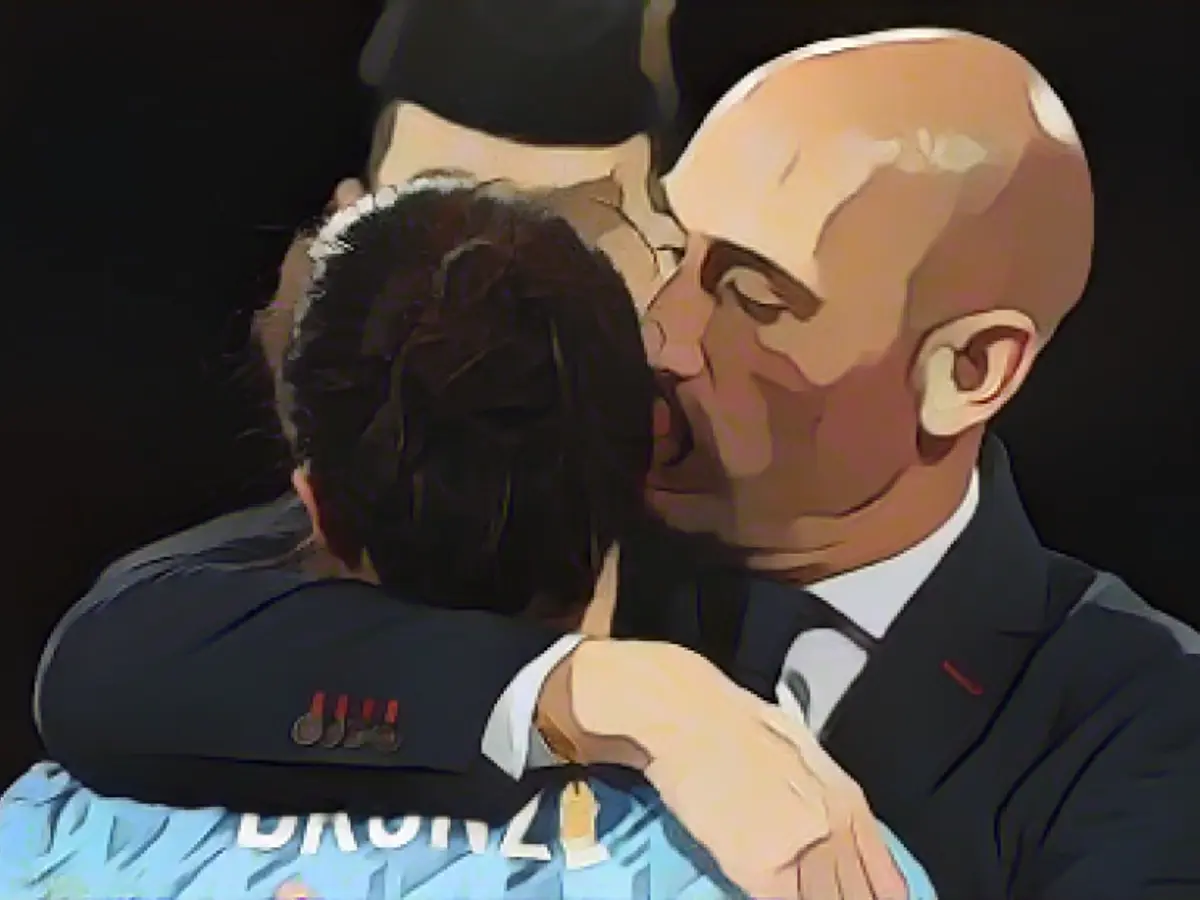 New kissing allegations against Rubiales