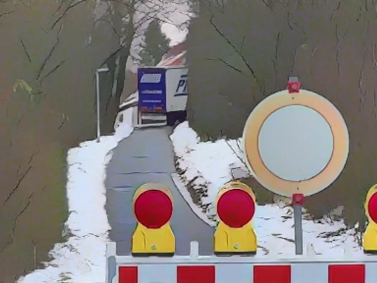 This road is a truck trap