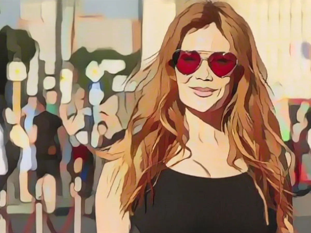 Palina Rojinski causes whispering