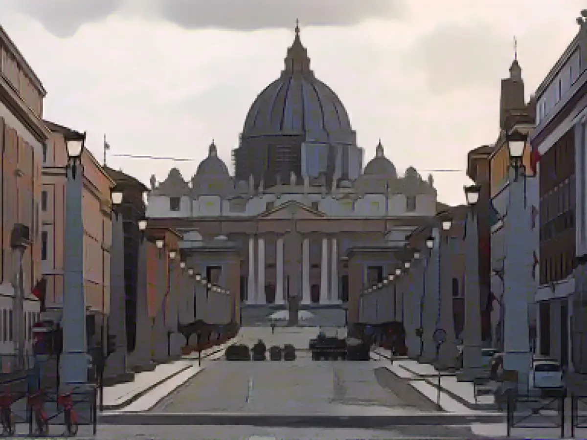 U.S. tourists smash two Vatican sculptures