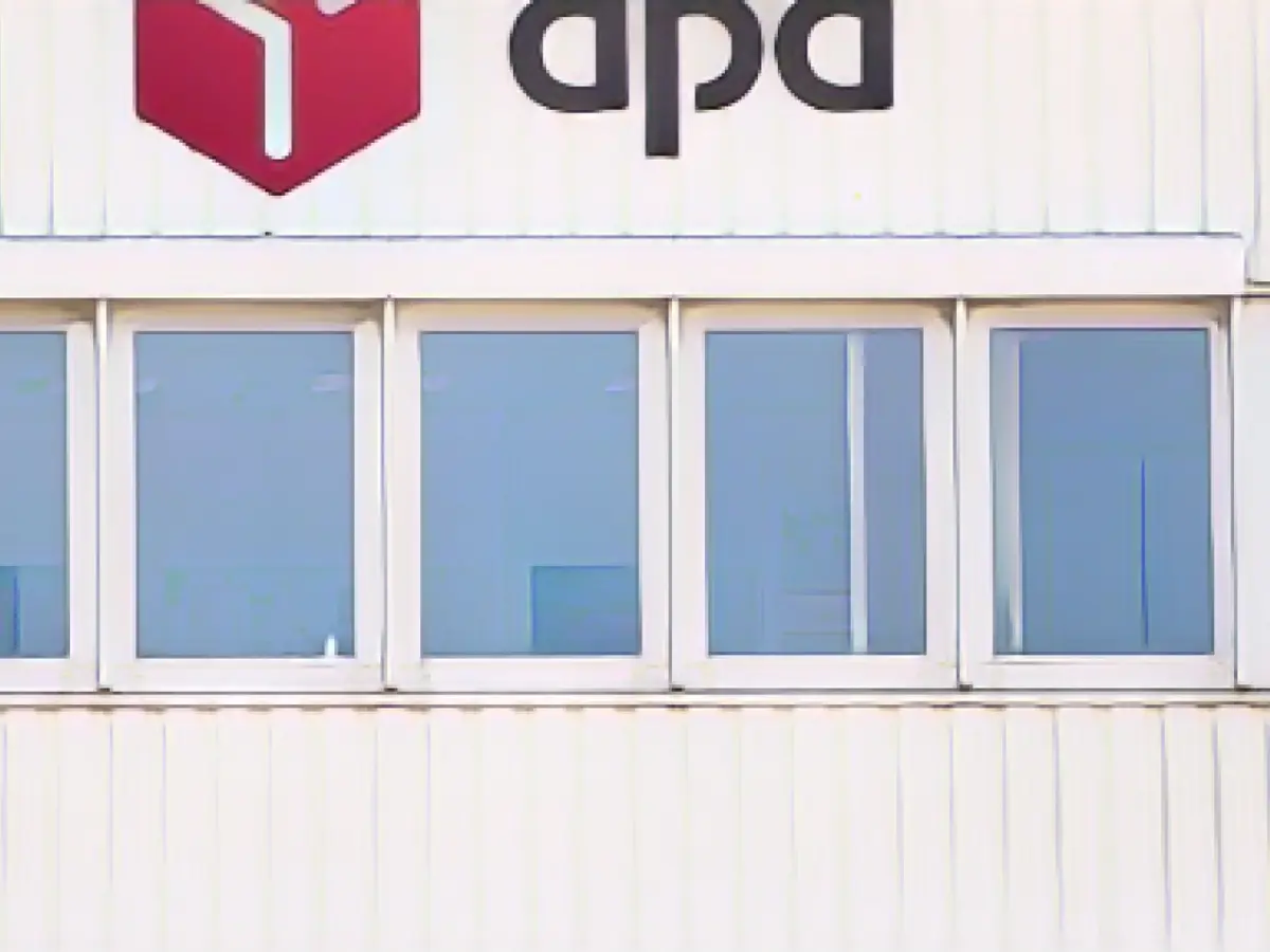 DPD parcel service plans to cut around one in seven jobs