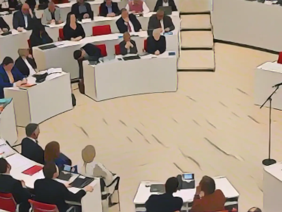 Minister demands clarity from the federal government for environmental projects