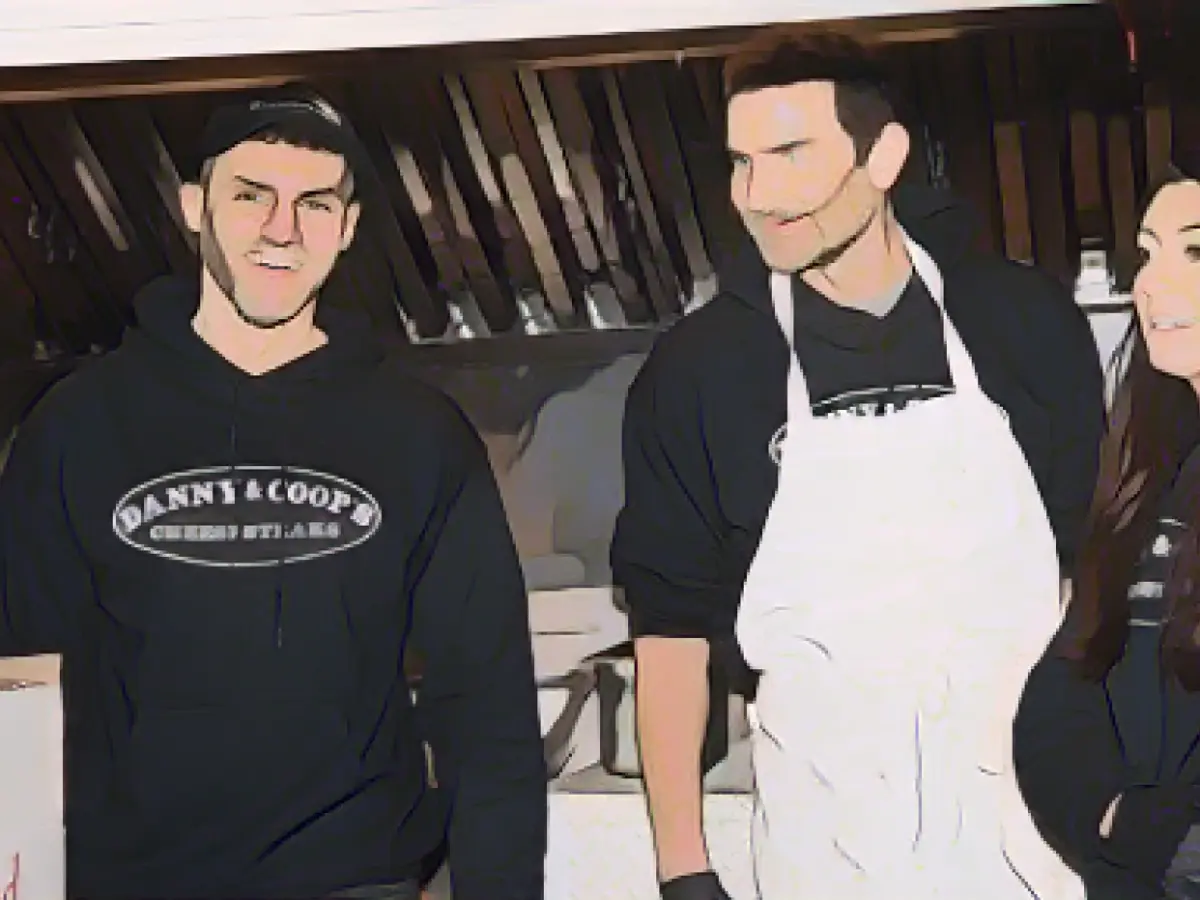 Yes, he's Bradley Cooper, who runs a food truck in New York