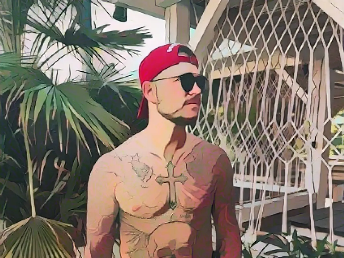 TV stranger moves into the jungle camp