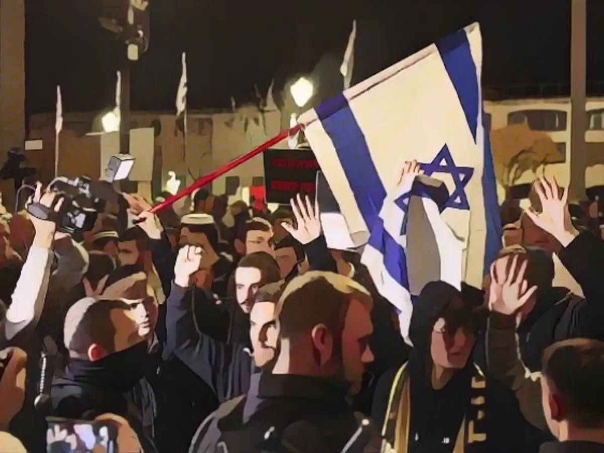 Ultra-right Israelis provoke Palestinians at demonstration in Jerusalem