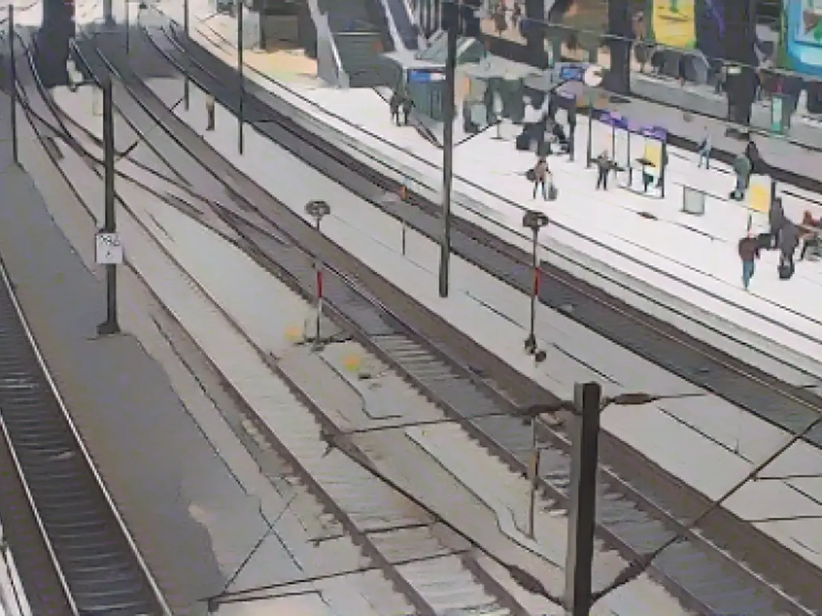 Train drivers start 24-hour strike