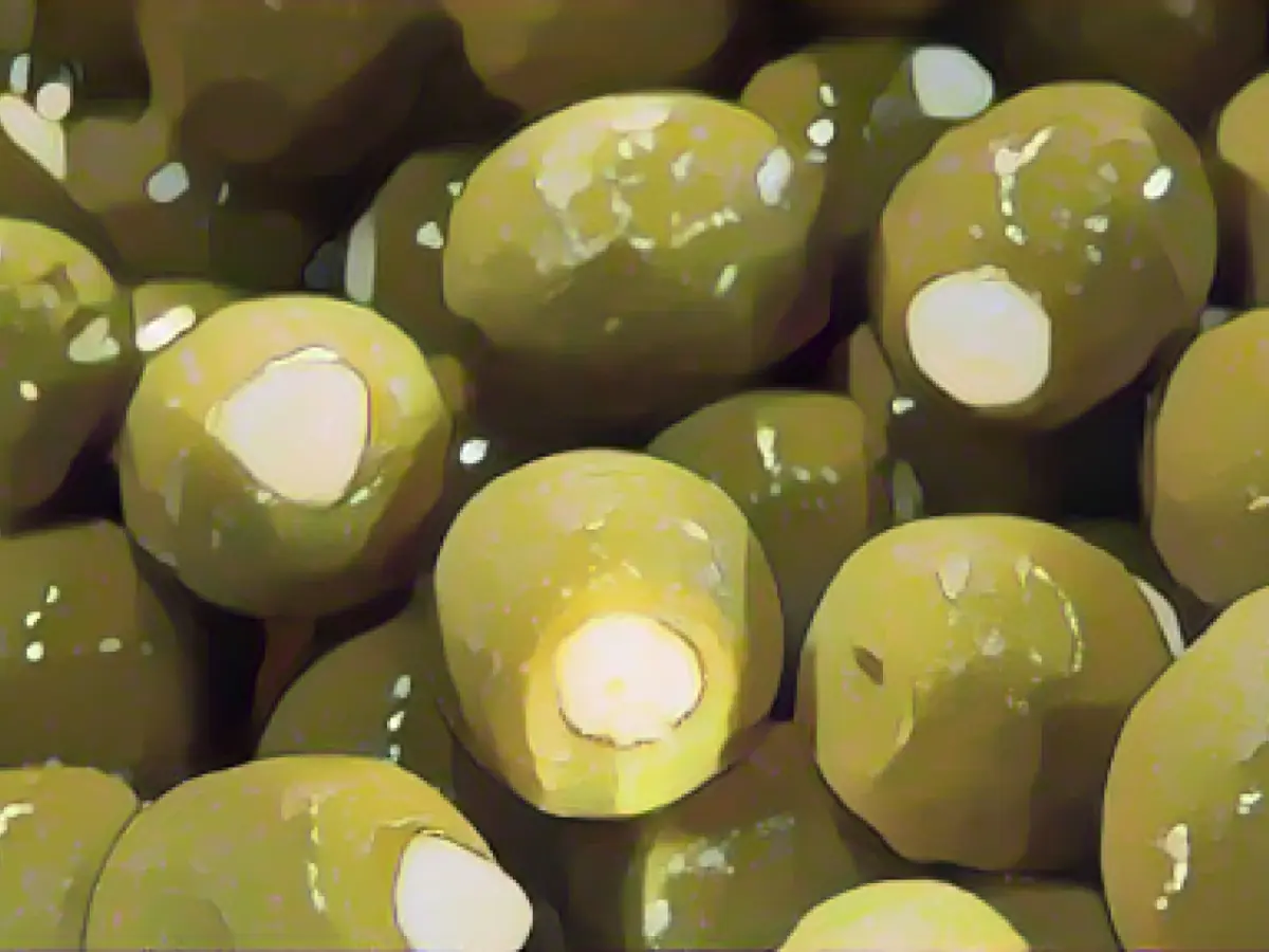 Warning about olives in jars due to undeclared almonds