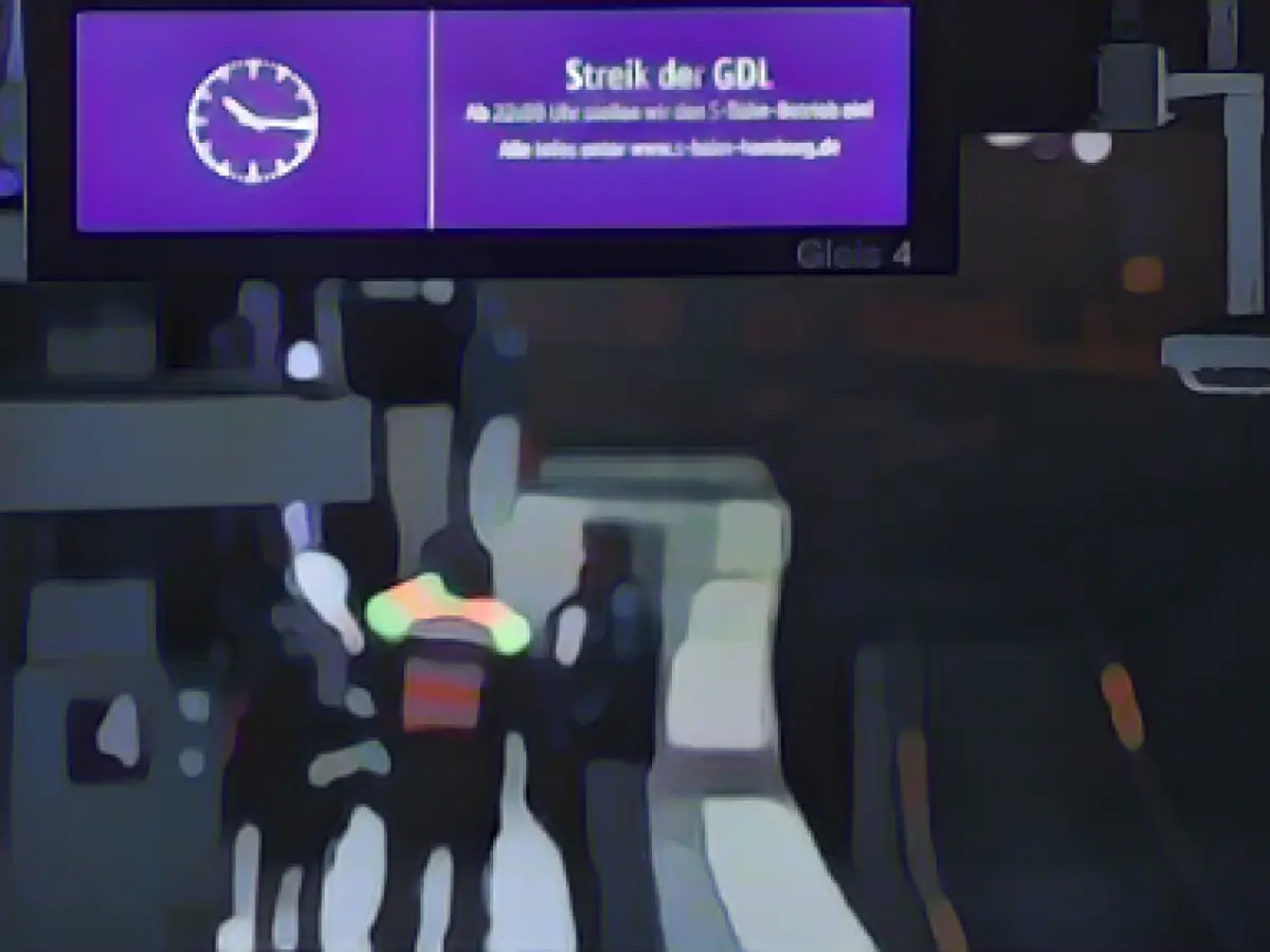 Second GDL warning strike paralyzes parts of rail traffic