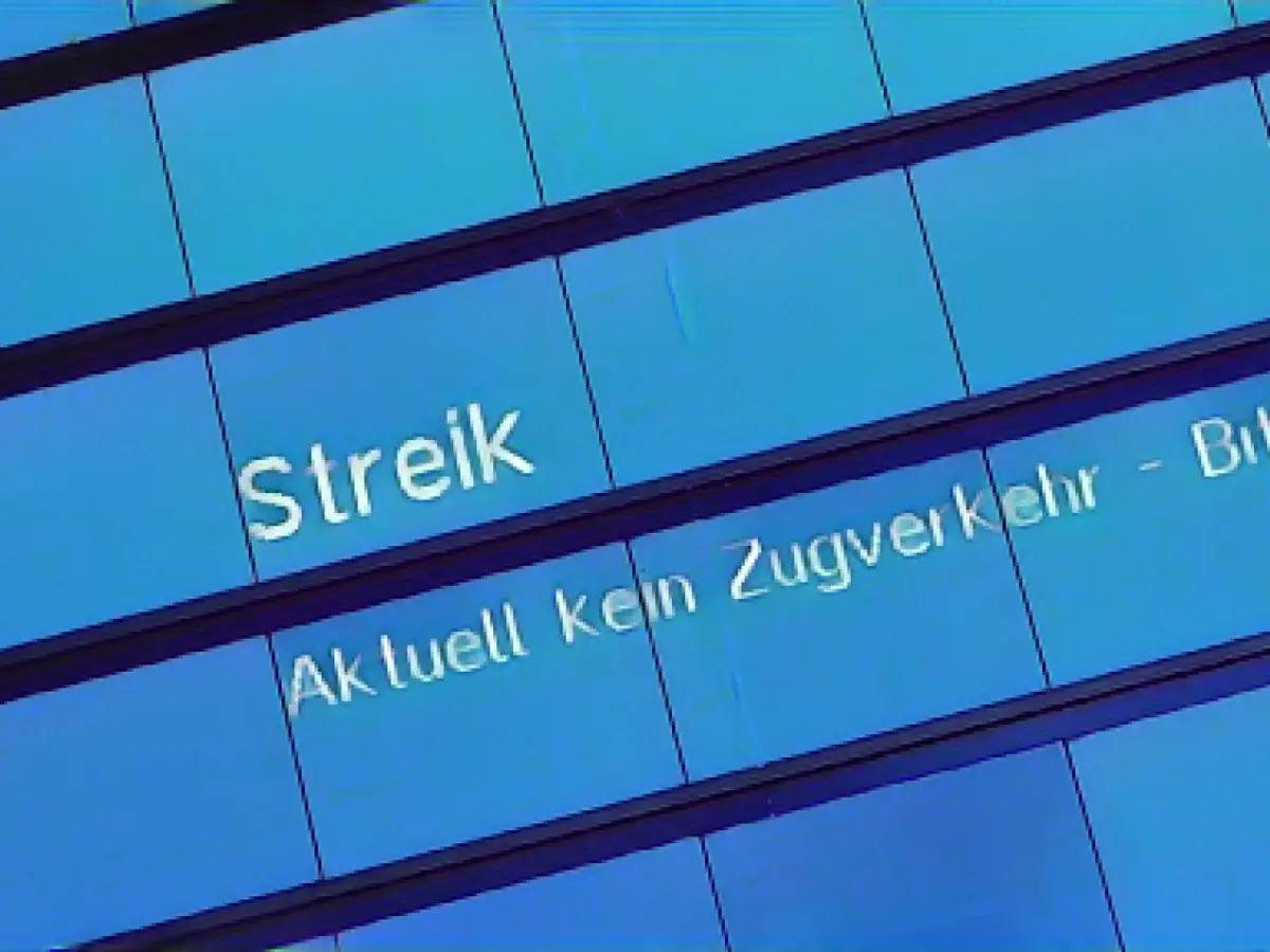 Warning strike slows down travelers once again