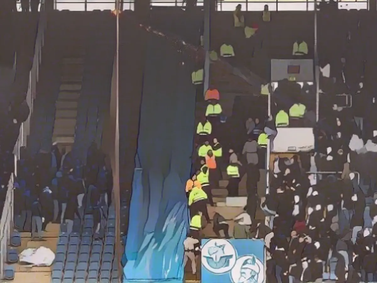 Match between Rostock and Schalke interrupted for a long time