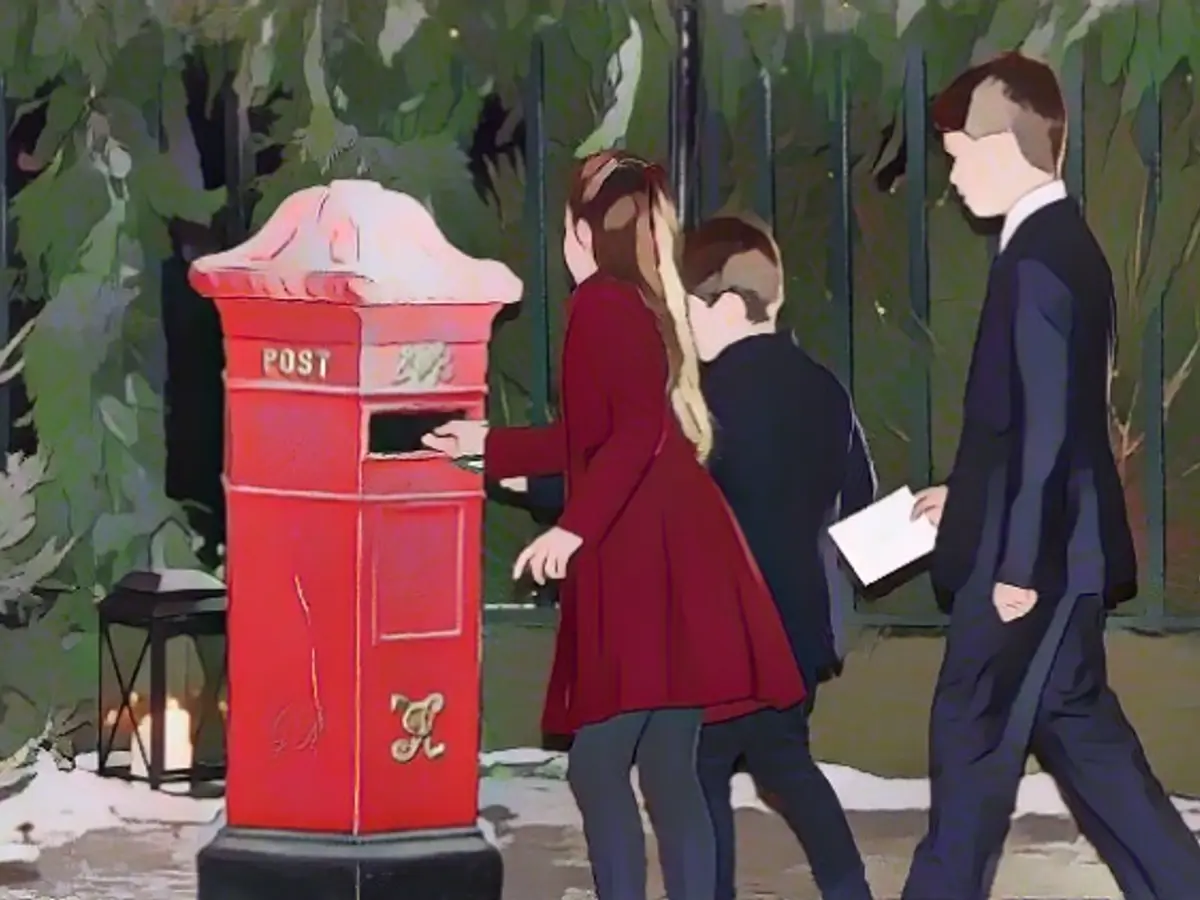 How Charles, William and co. greet you at Christmas