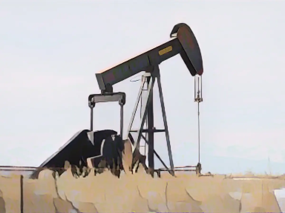 Oil prices have fallen for seven consecutive weeks. that's why